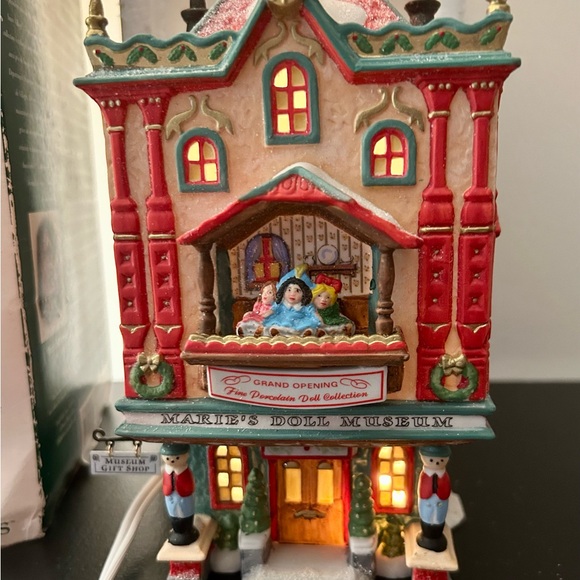 “Marie’s Doll Museum” lighted Christmas building from Department 56. Open box. - Picture 2 of 5